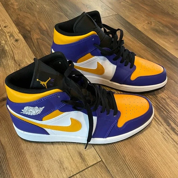 Nike Air Jordan 1 Mid size 10 - Picture 3 of 7